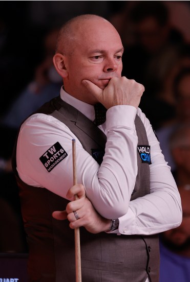Stuart Bingham at the table