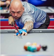 Stuart Bingham playing pool