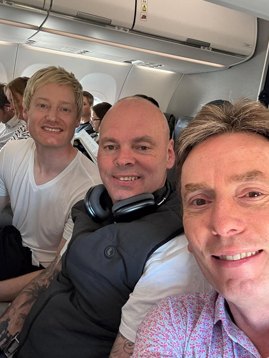 Stuart Bingham and friends on a plane